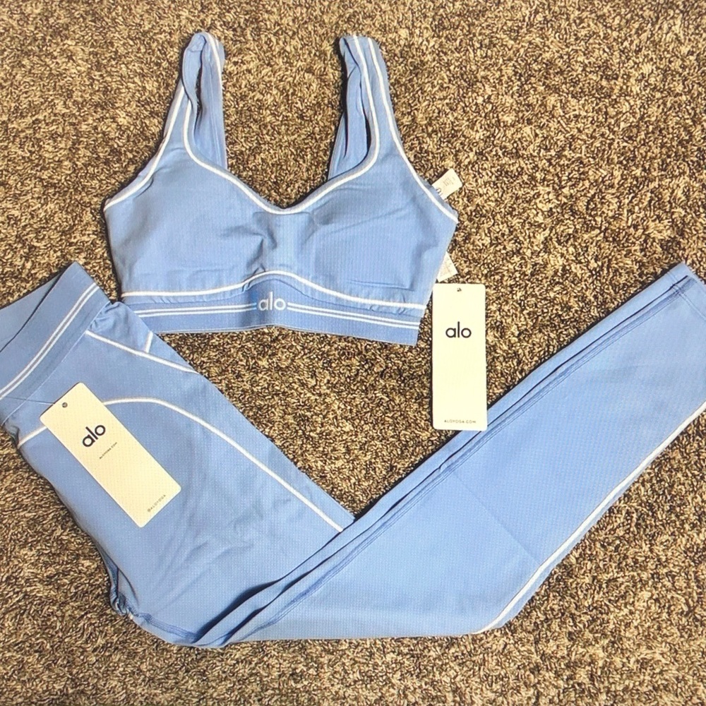 ALO Yoga Sky Blue Seamless Sports Bra & Leggings Set - Picture 2 of 4